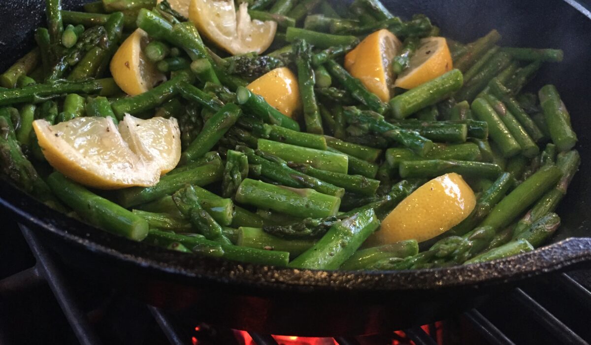 Lemon Asparagus on the Small Big Green Egg